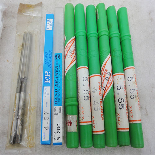 Mũi doa tay rãnh thẳng phi 4.38